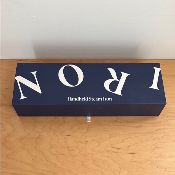 Nori Handheld Steam Iron in navy blue - Picture 5 of 5